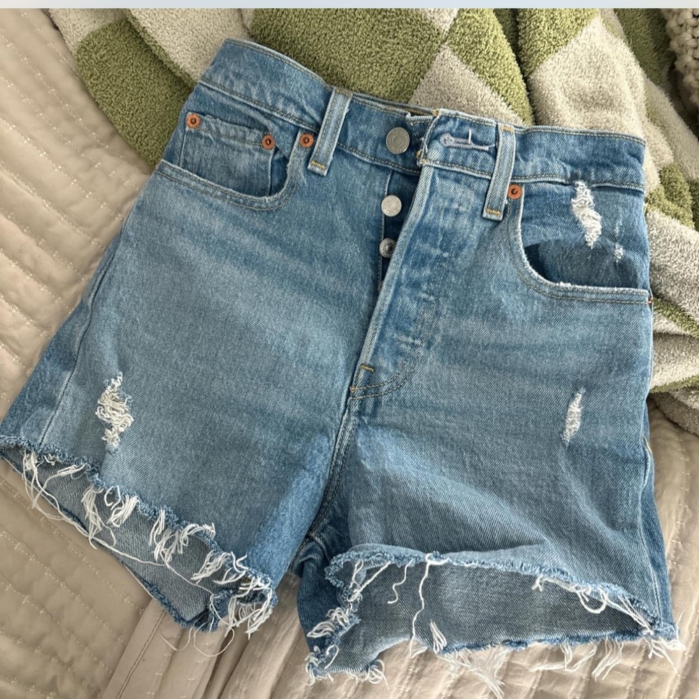 Levi’s Ribcage shorts 🩵 - Picture 3 of 3
